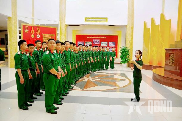   Trung đoàn mang truyền thống 